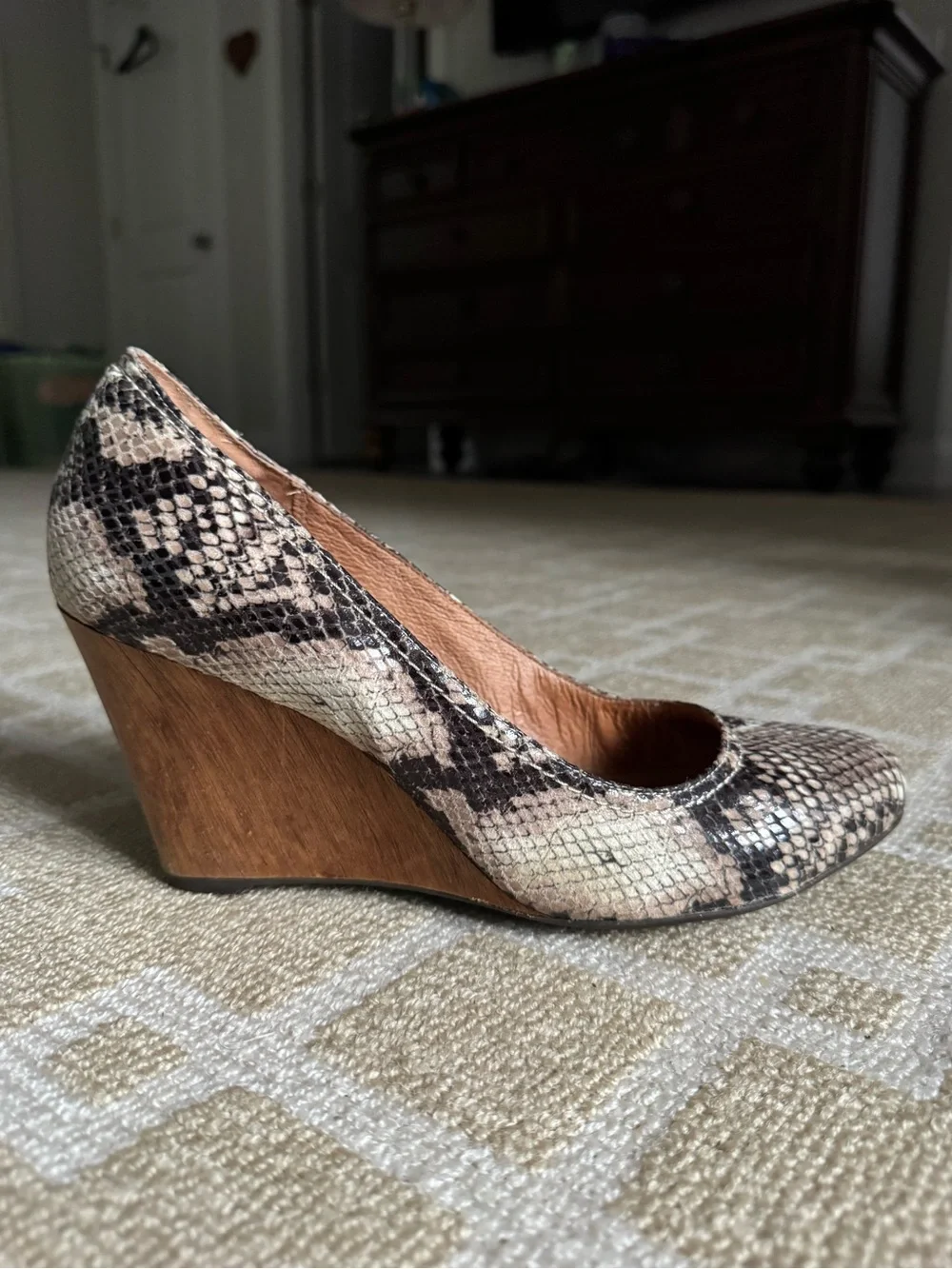 Clarks Snake Print Leather Wood Wedge Pumps Beige Brown Shoes Size 9